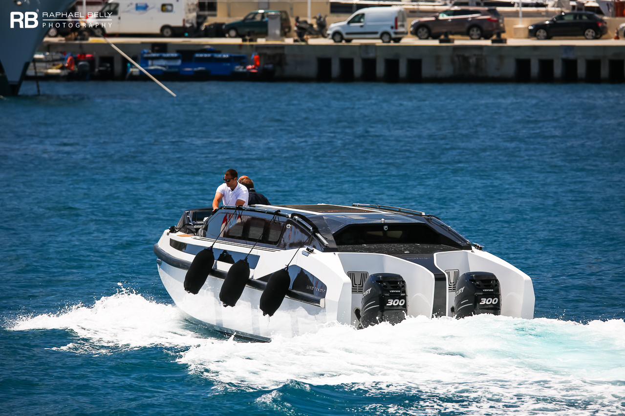 Tender To Serenity Yacht • Limo • Konig