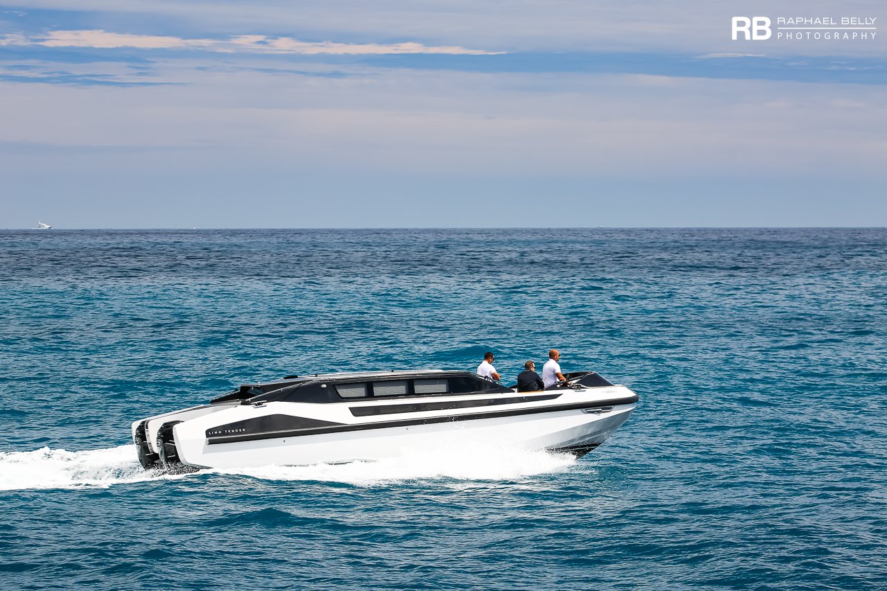 Tender To Serenity Yacht • Limo • Konig