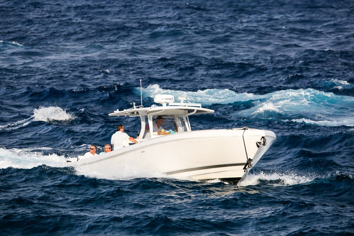 ТТ Skyfall (345 Nomad FE) – 10,52 м – Intrepid Powerboats