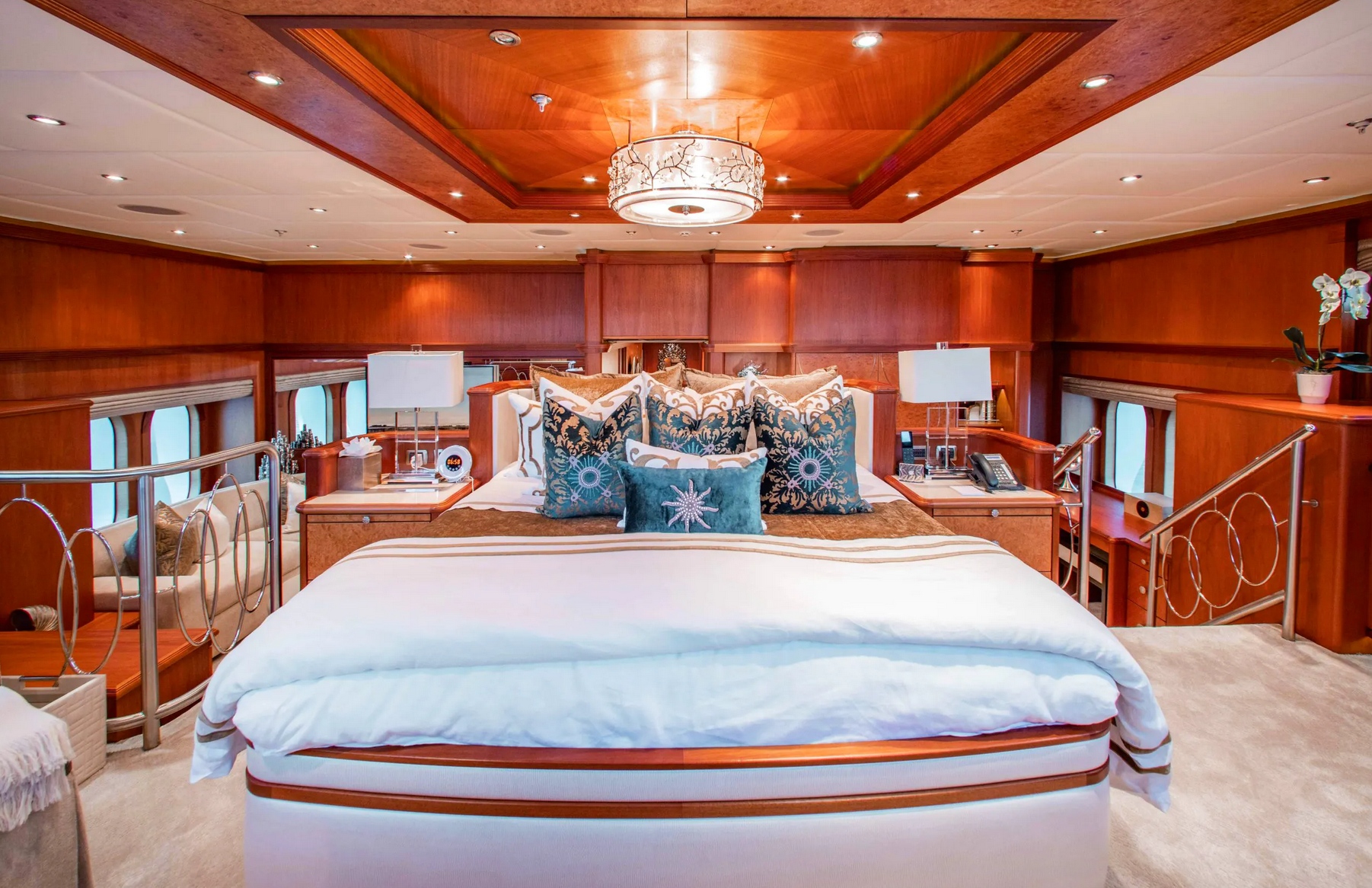 Intérieur du Trinity Yacht SKYFALL