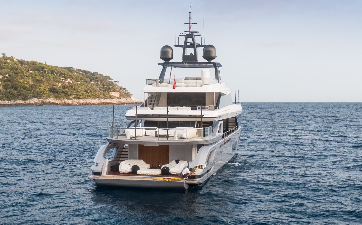 SHABBY Yacht • Azimut • 2021 • Owner European Millionaire