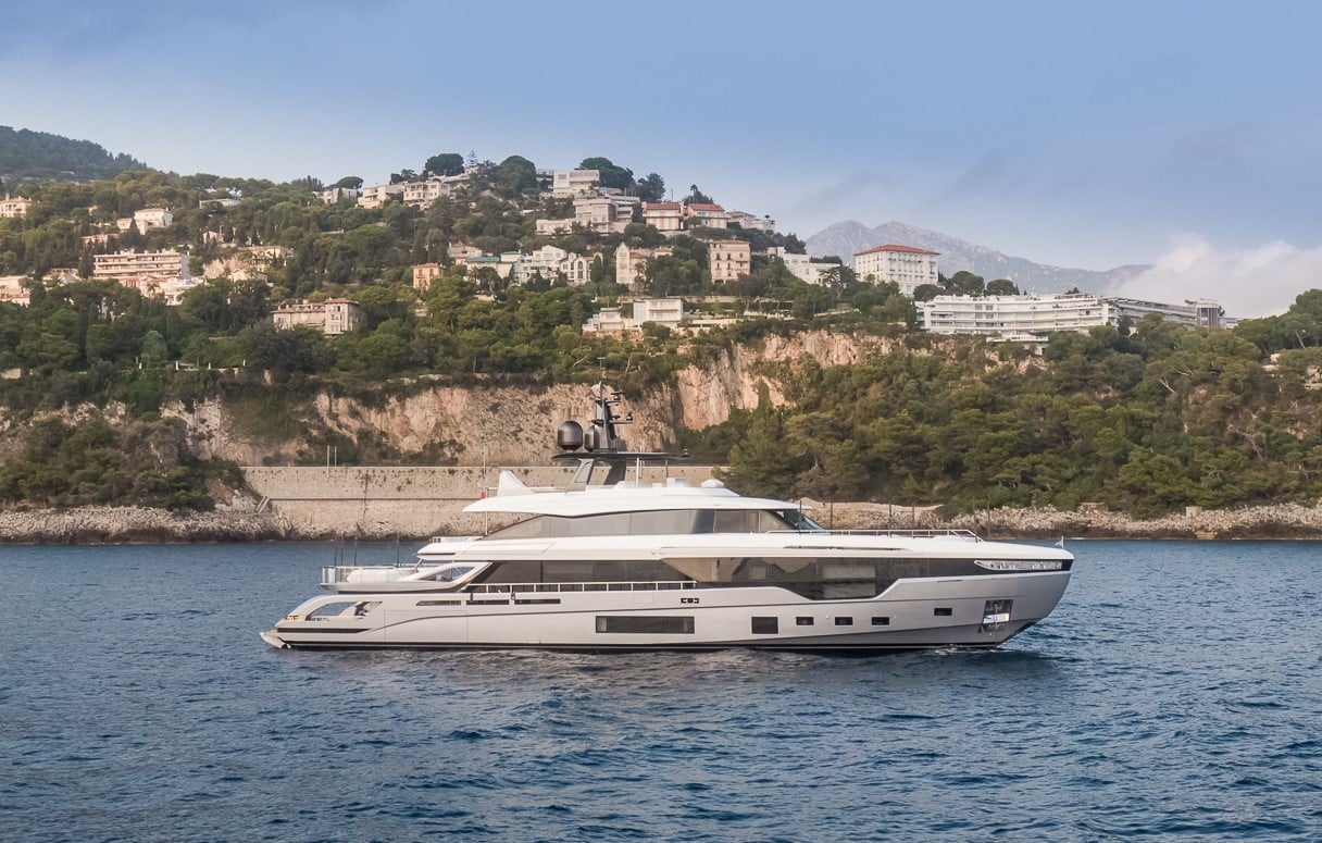 SHABBY Yacht • Azimut • 2021 • Proprietário Milionário Europeu