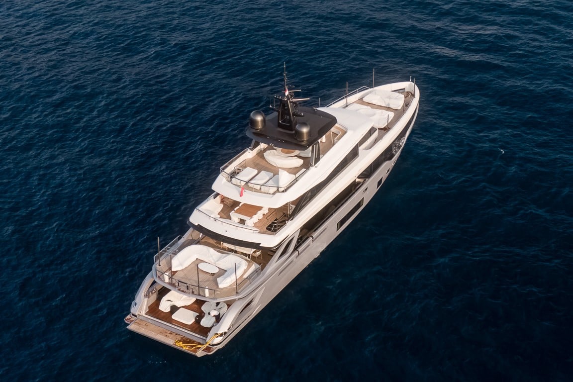 SHABBY Yacht • Azimut • 2021 • Proprietário Milionário Europeu