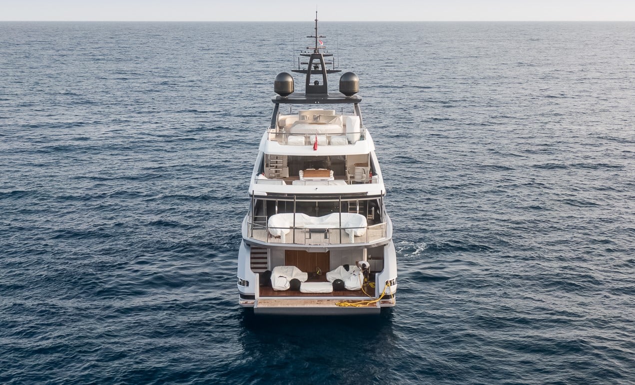 SHABBY Yacht • Azimut • 2021 • Proprietário Milionário Europeu
