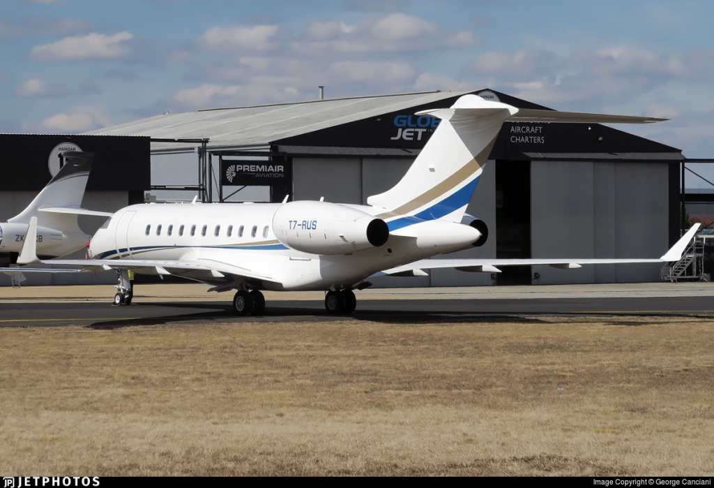 Частный самолет T7-RUS Global 5000 Дэвида Рассела