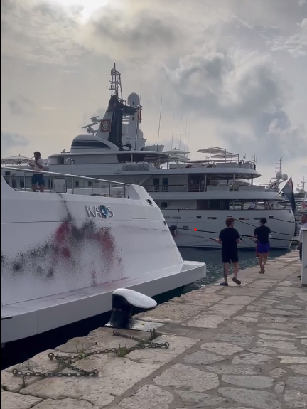 Kaos-Yacht auf Ibiza zerstört 