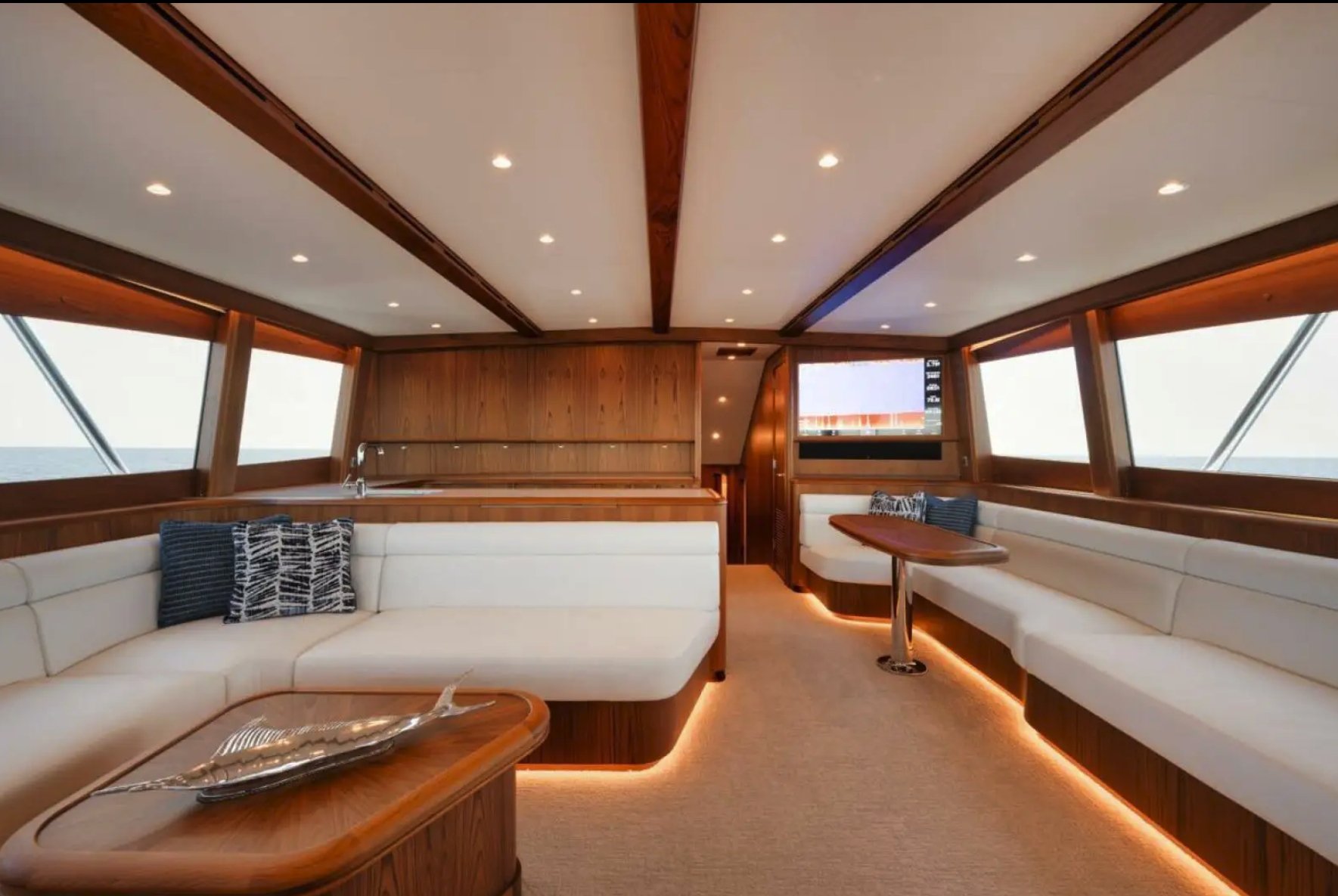 Merritt sportfisher yacht Hullbilly interior