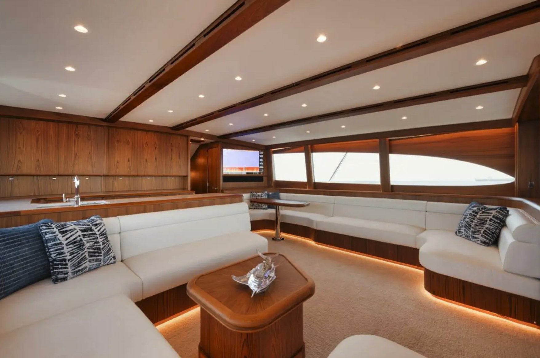 Merritt sportfisher yacht Hullbilly interior