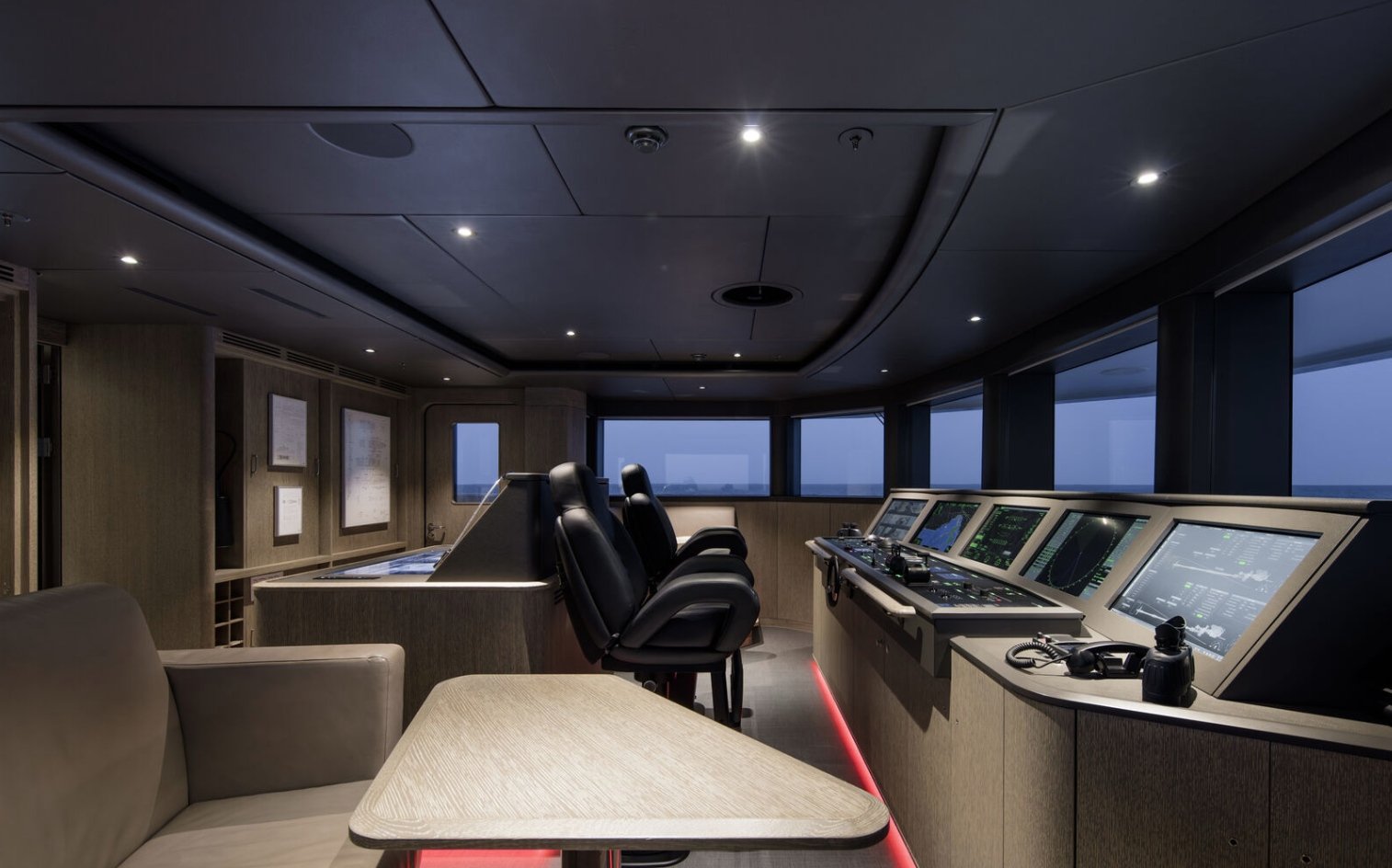 Amels Yacht Entourage-interieur