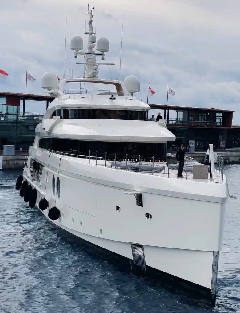 Iate KASPER 7 • Benetti • 2023 • Proprietário Libanês 
