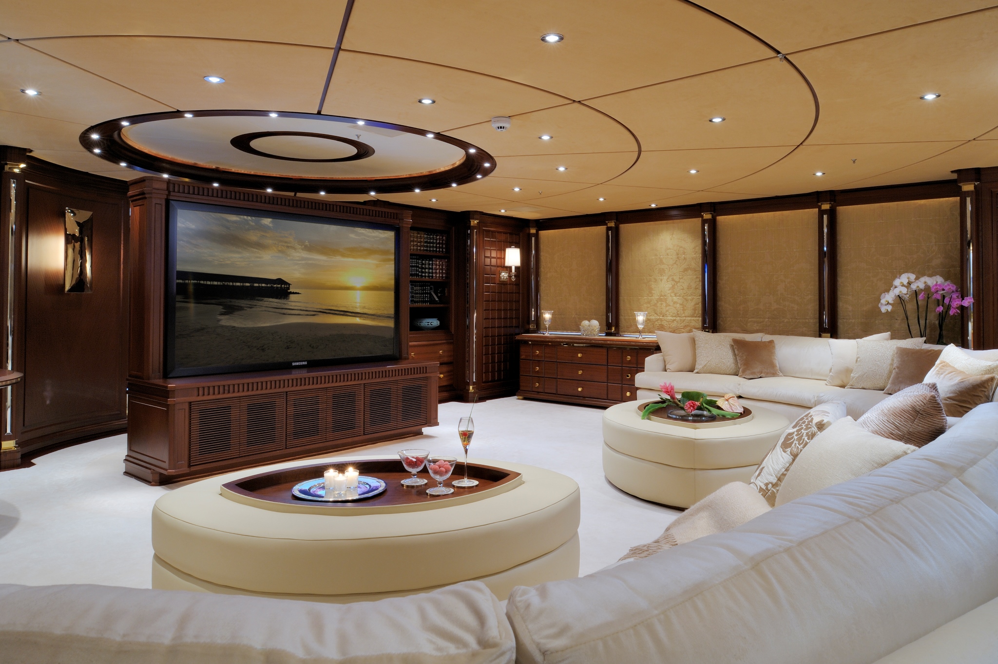 Intérieur du yacht AMOA (échantillon)