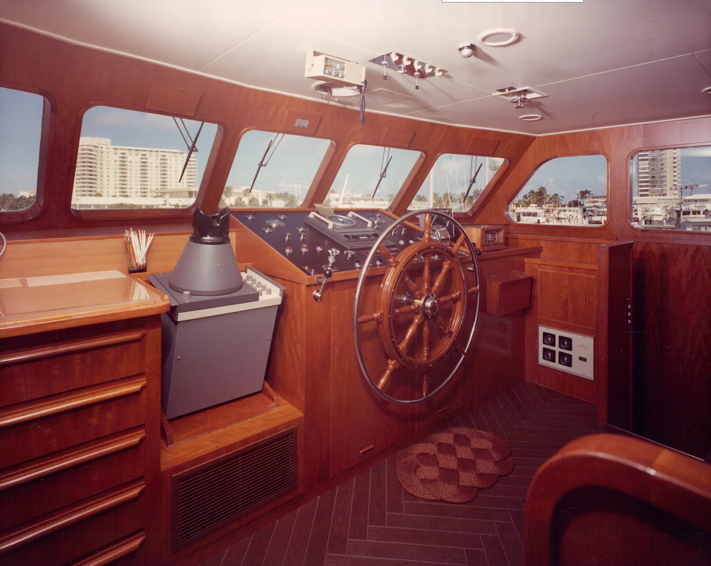 Interni dello yacht Feadship BLACKHAWK