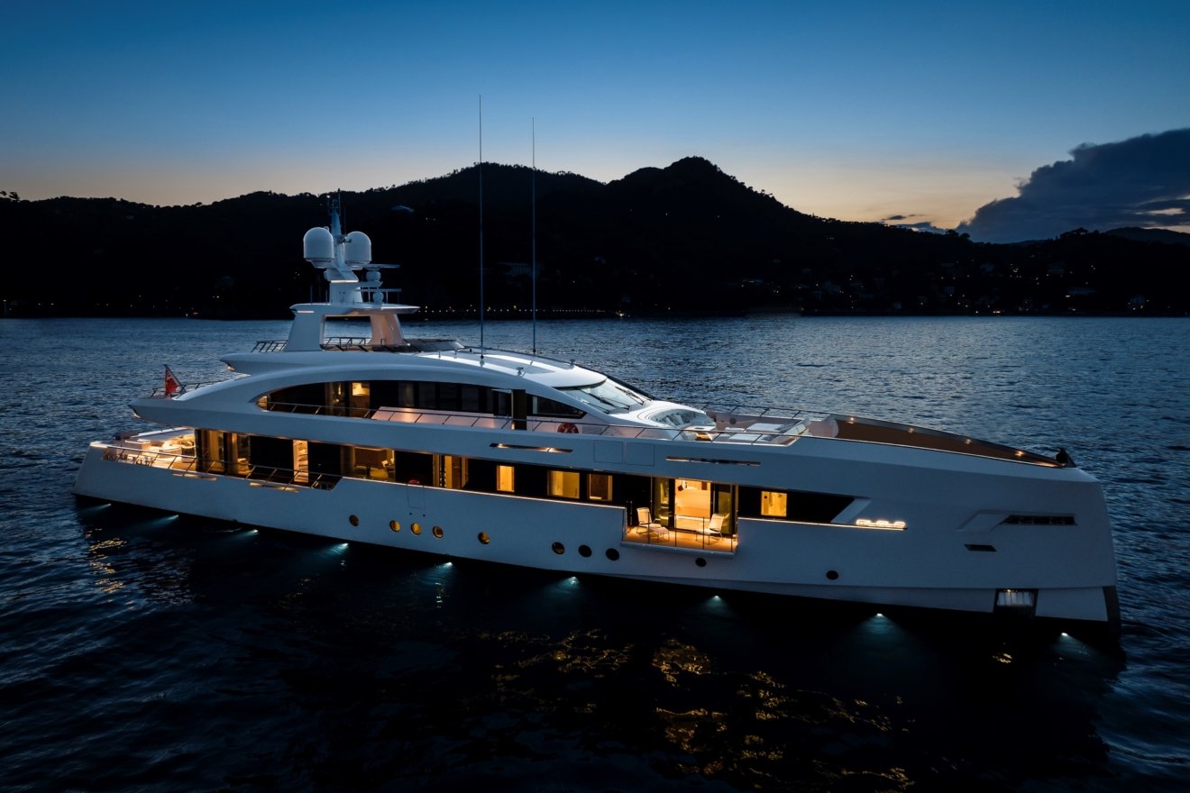 MILELE Yacht • Hakvoort • 2023 • Proprietario