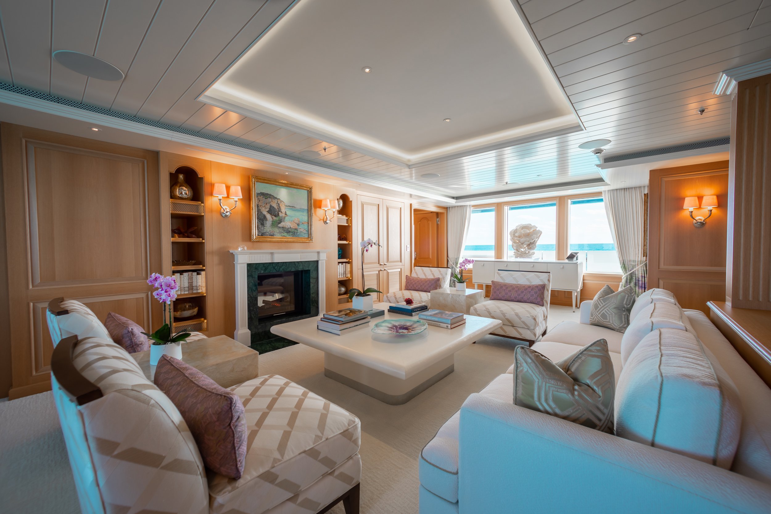 Lurssen yacht HUNTRESS interior (Main salon)