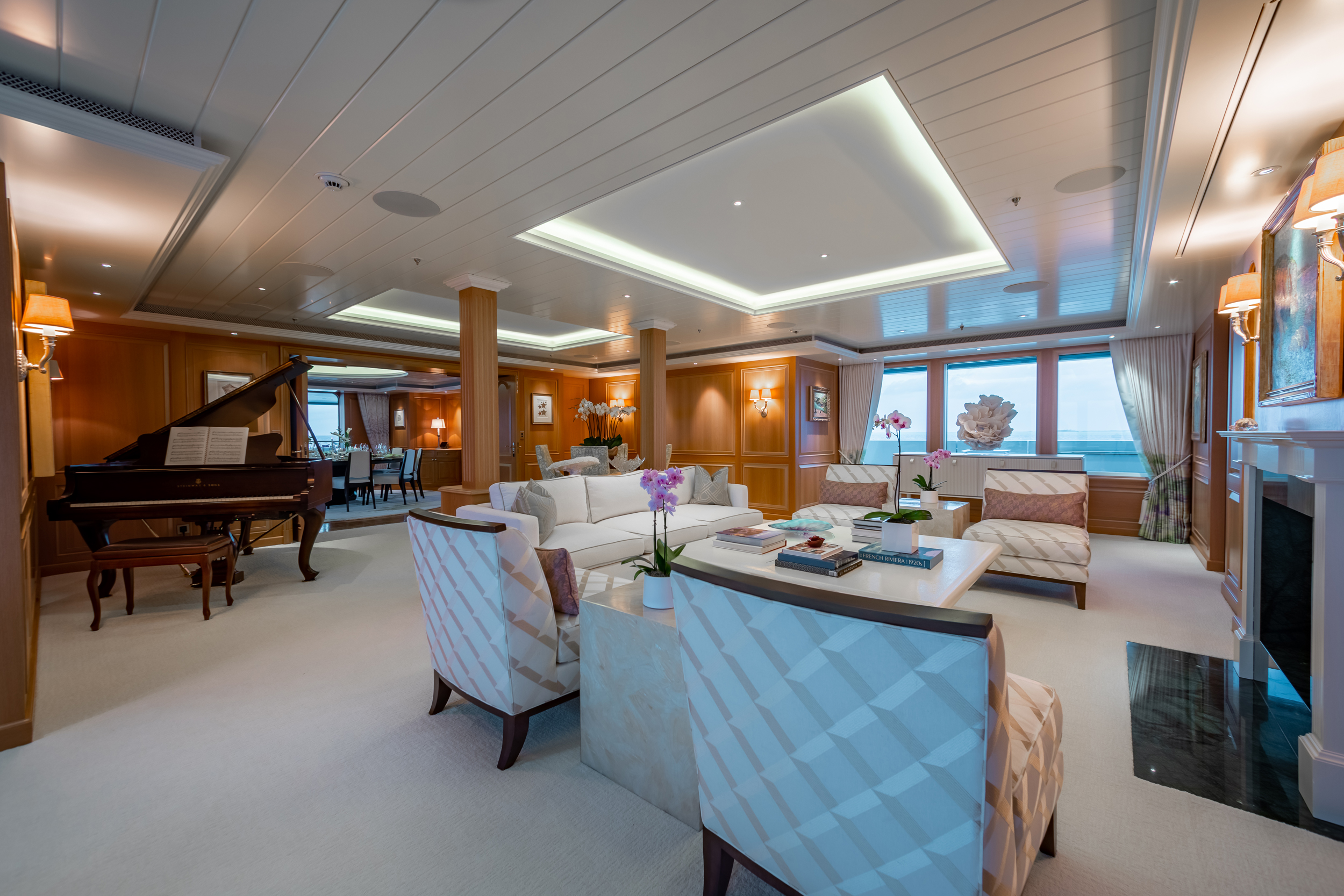 Lurssen yacht HUNTRESS interior (Main salon)