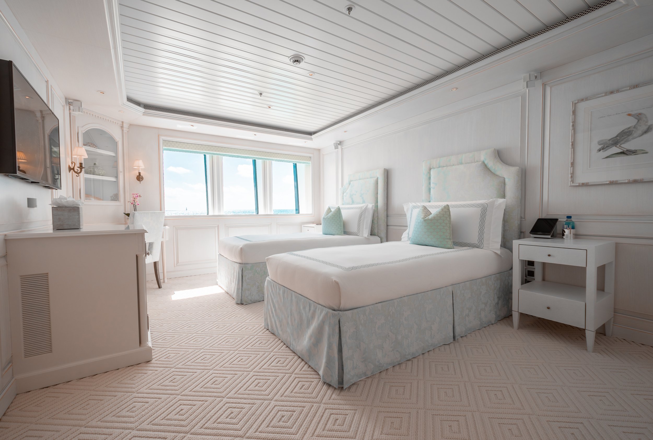 yacht Huntress staterooms