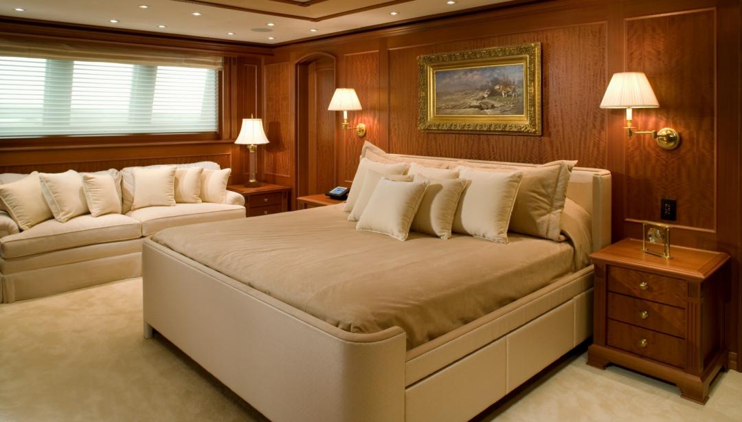 Burger yacht MAMAMIA interior