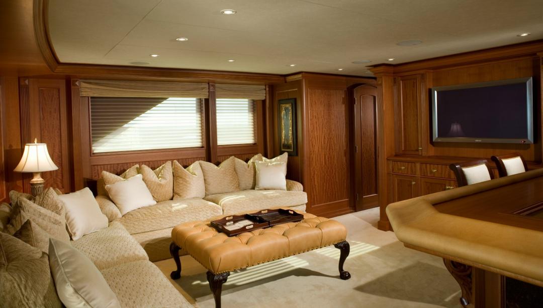 Burger yacht MAMAMIA interior