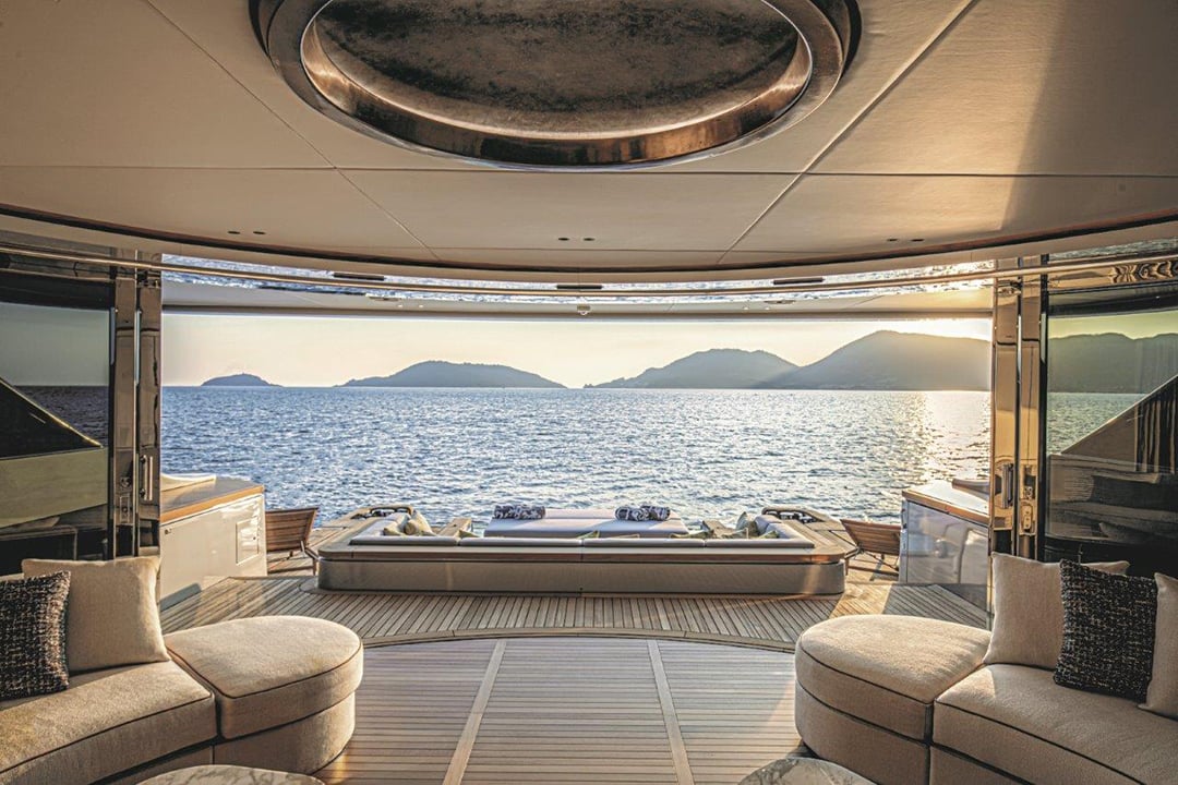 التصميم الداخلي لليخت Benetti OASIS SEASCAPE