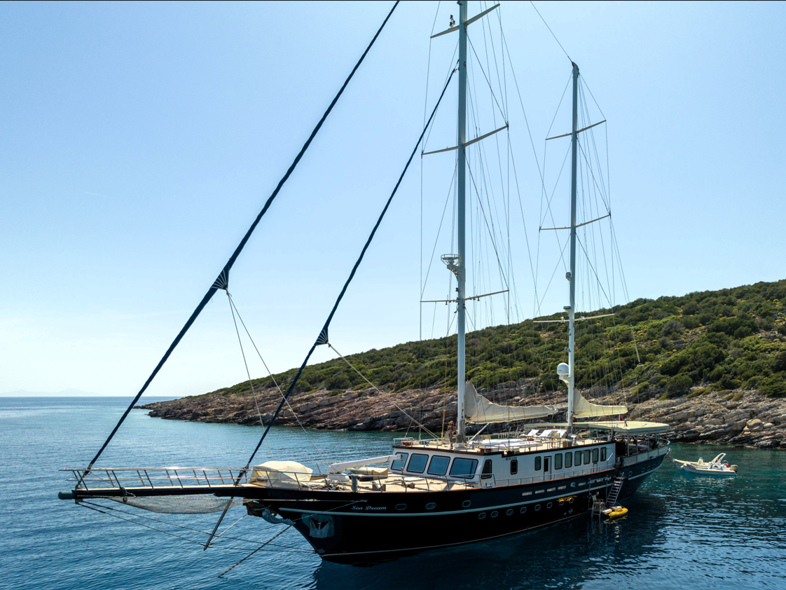 Iate SY SEA DREAM • Aegean Yachts • 2005 • Proprietário Burhan Deval