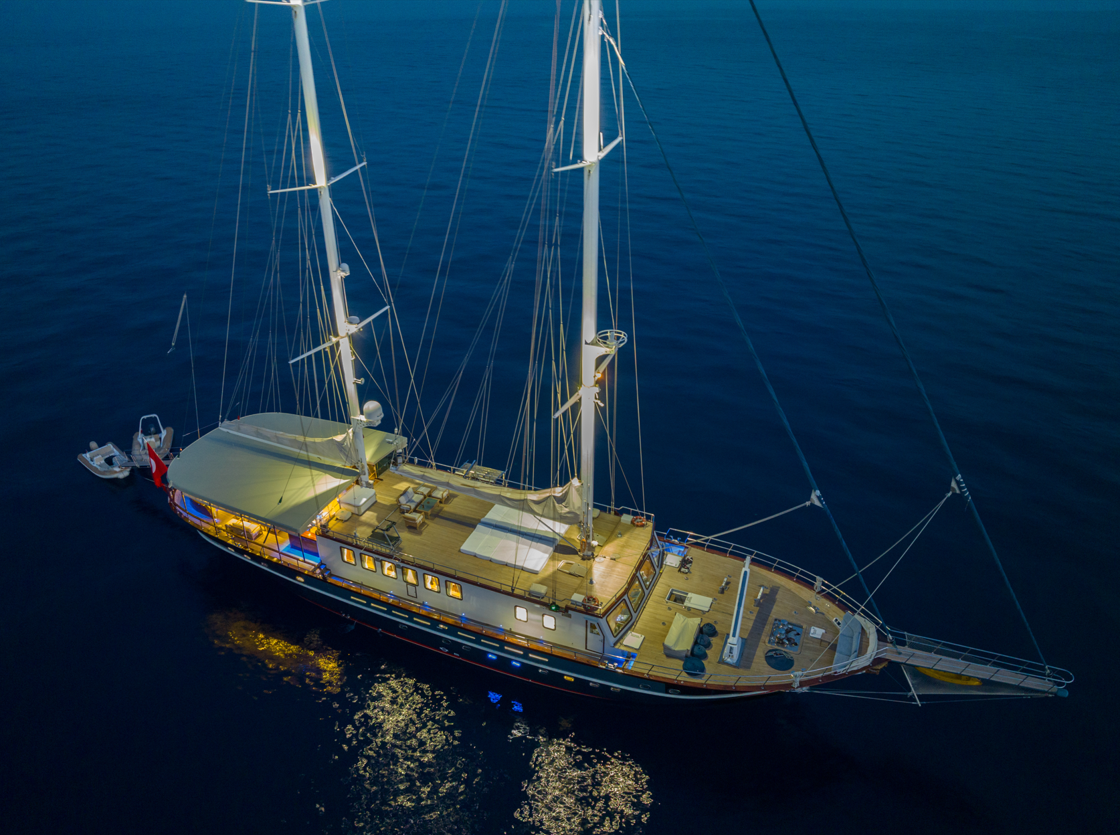 Iate SY SEA DREAM • Aegean Yachts • 2005 • Proprietário Burhan Deval