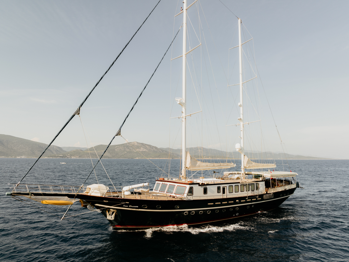 Iate SY SEA DREAM • Aegean Yachts • 2005 • Proprietário Burhan Deval