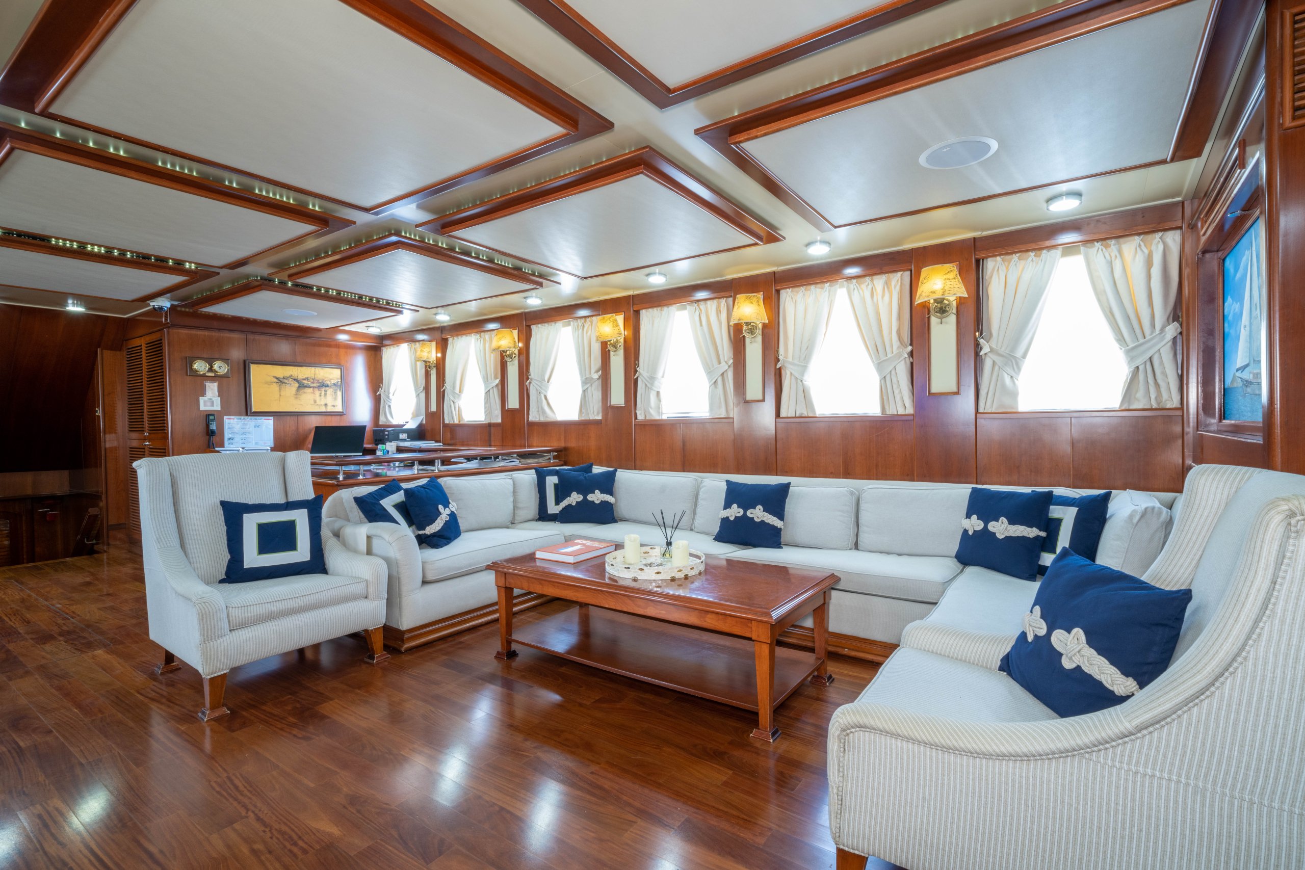 Interior do iate à vela SEA DREAM