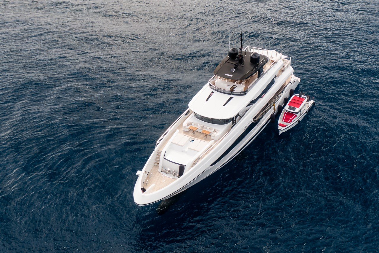 Yate CECILE B • Overmarine • 2021 • Propietario Robert Paul Bisaillon