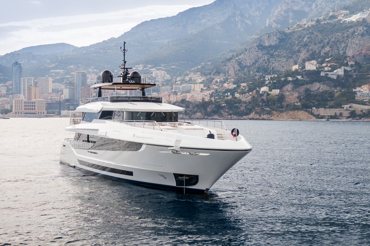 Yate CECILE B • Overmarine • 2021 • Propietario Robert Paul Bisaillon