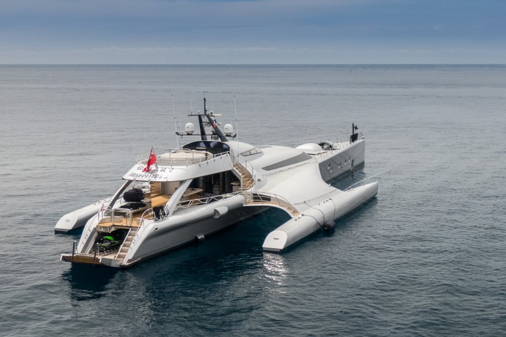 superyachtfan.com/yacht/...