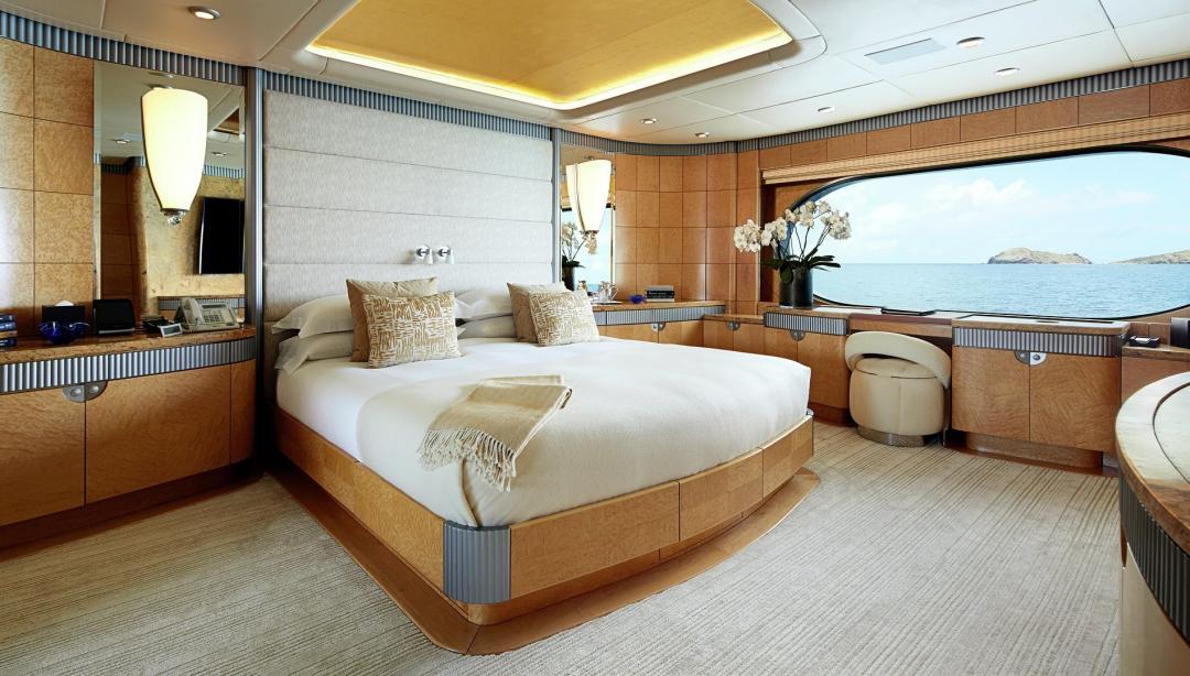 yacht FORTUNATE SUN interno