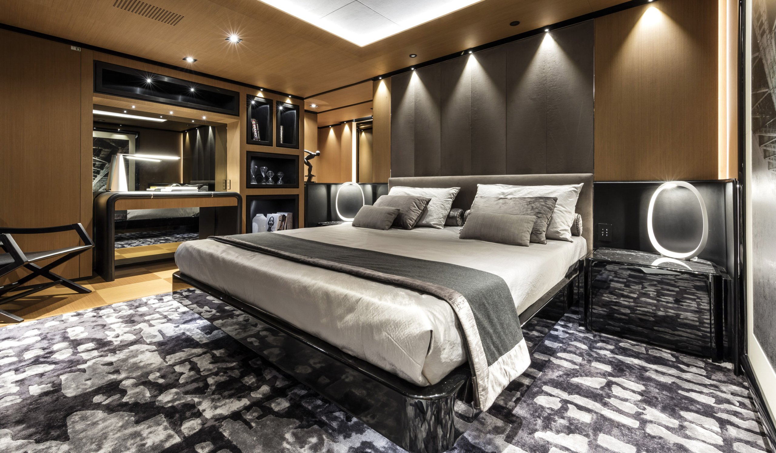 Interni dello yacht Tankoa SUERTE