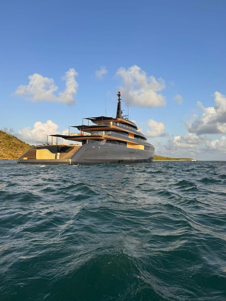 Yacht OBSIDIAN – Feadship – 2023 – Propriétaire Karel Komarek