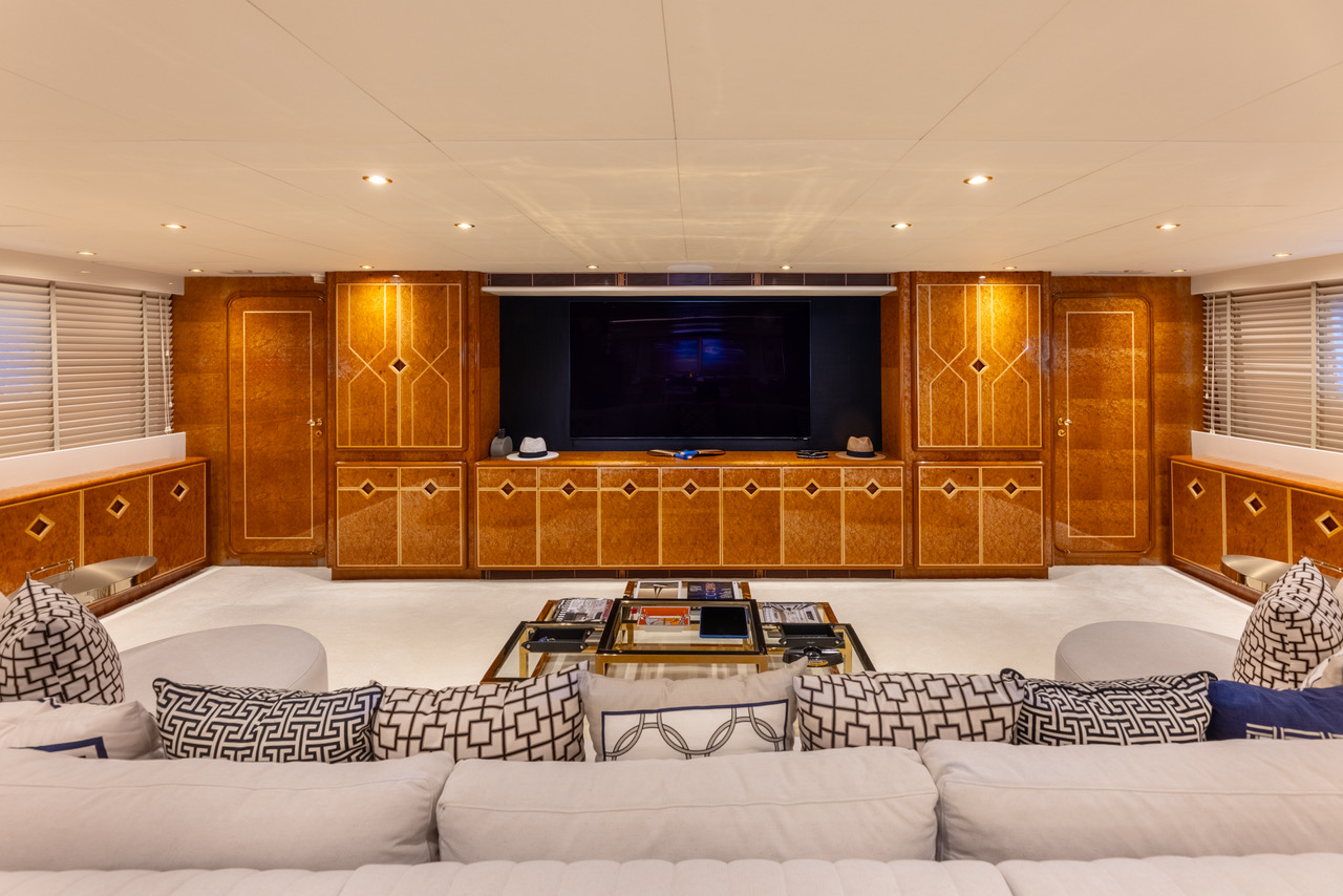 yacht ADAMAS V interno (refit)